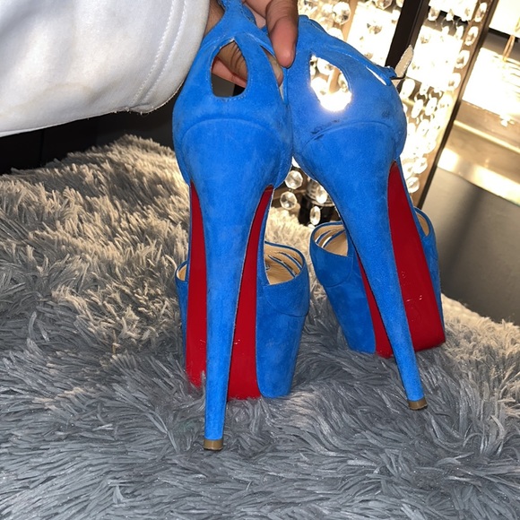 Christian Louboutin - Picture 2 of 9